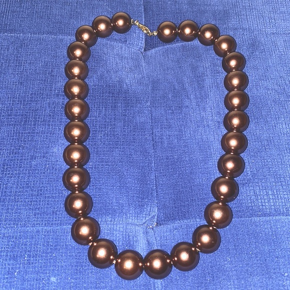 Fashion Pearl Necklace - Picture 2 of 3